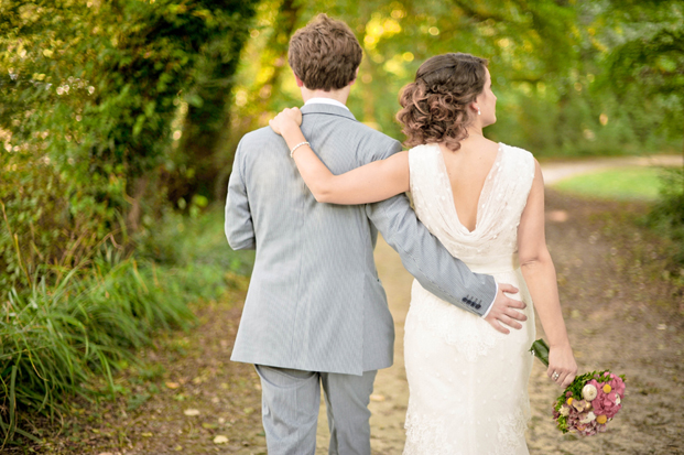 ©Chic Family Photographie par Hélène Lenfant - Mariage rétro - La mariee aux pieds nus