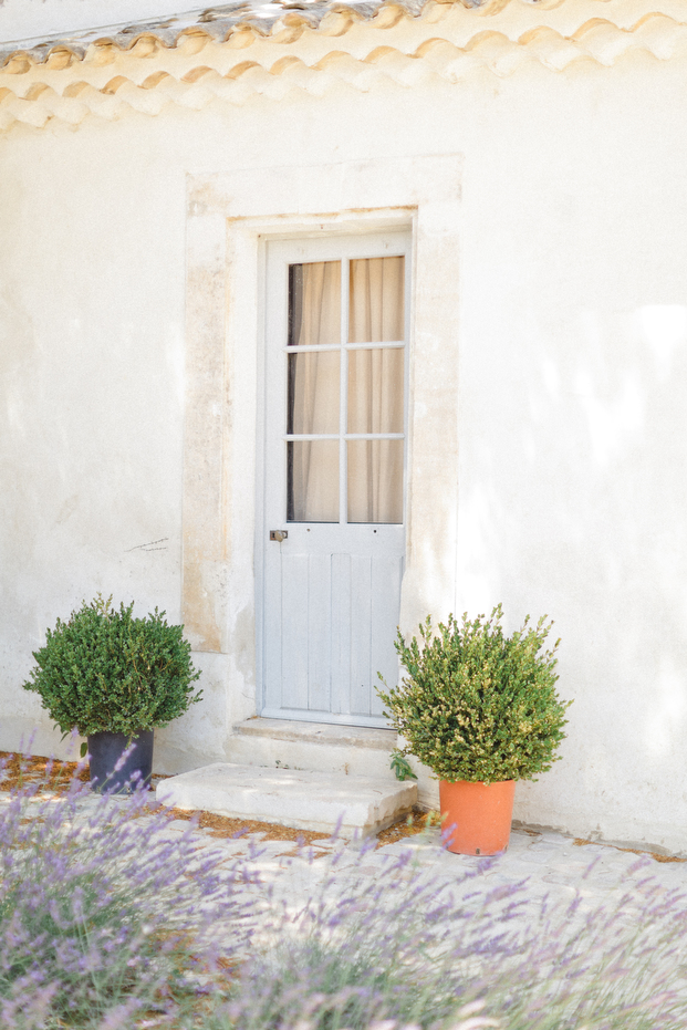 ©Xavier Navarro - mariage en Provence - La mariee aux pieds nus