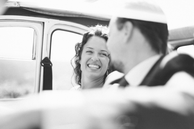©Xavier Navarro - mariage en Provence - La mariee aux pieds nus