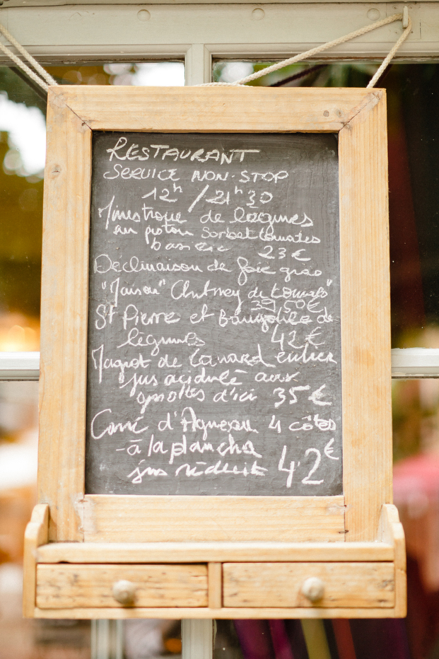 ©Xavier Navarro - mariage en Provence - La mariee aux pieds nus