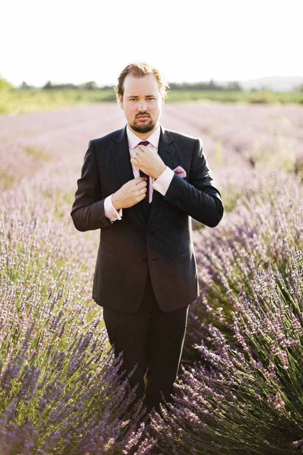 ©Xavier Navarro - mariage en Provence - La mariee aux pieds nus
