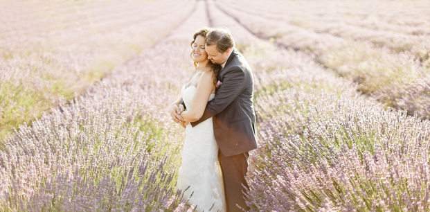 ©Xavier Navarro - mariage en Provence - La mariee aux pieds nus