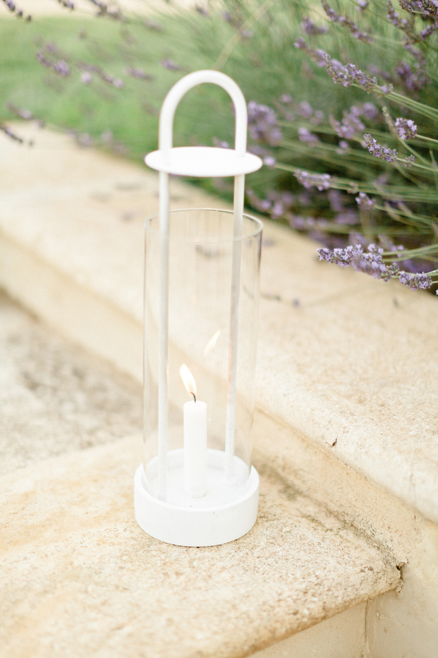 ©Xavier Navarro - mariage en Provence - La mariee aux pieds nus