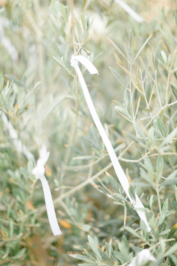 ©Xavier Navarro - mariage en Provence - La mariee aux pieds nus