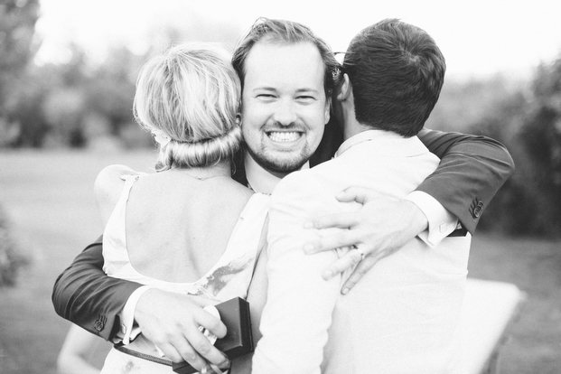 ©Xavier Navarro - mariage en Provence - La mariee aux pieds nus