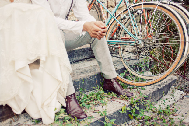 ©Shoot in Love - Un mariage vintage a Montpellier - La mariee aux pieds nus