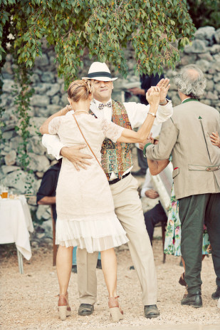 ©Shoot in Love - Un mariage vintage a Montpellier - La mariee aux pieds nus