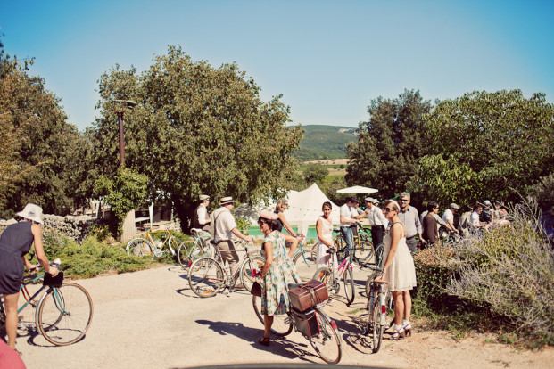 ©Shoot in Love - Un mariage vintage a Montpellier - La mariee aux pieds nus