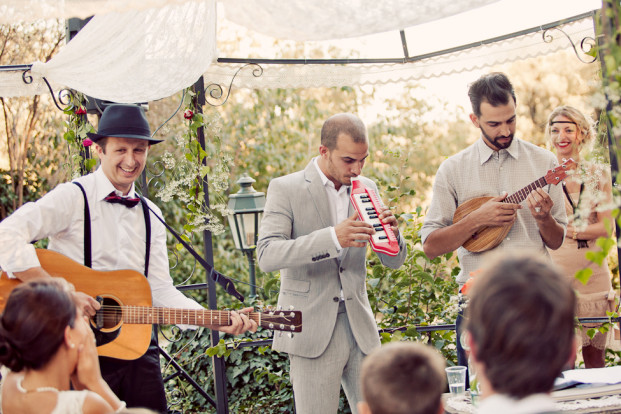 ©Shoot in Love - Un mariage vintage a Montpellier - La mariee aux pieds nus