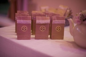 vrai-mariage-theme-du-the-peggy-herbeau-les-productions-de-la-fabrik-la-mariee-aux-pieds-nus
