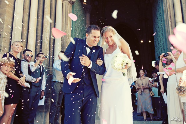 vrai-mariage-ombre-et-lumiere-la-mariee-aux-pieds-nus