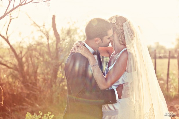 vrai-mariage-ombre-et-lumiere-la-mariee-aux-pieds-nus