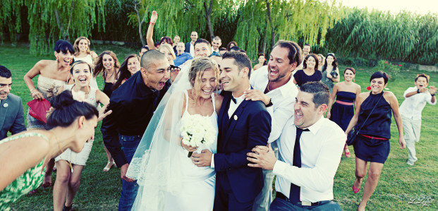 vrai-mariage-ombre-et-lumiere-la-mariee-aux-pieds-nus