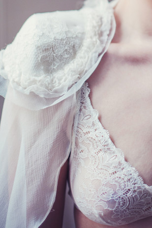©Marion Heurteboust Photography - La mariee aux pieds nus - Quelle lingerie choisir pour le jour J ? - Etam