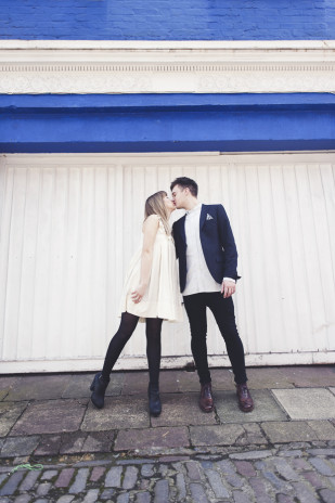 ©Marion Heurteboust Photography - Seance engagement a Londres - La mariee aux pieds nus