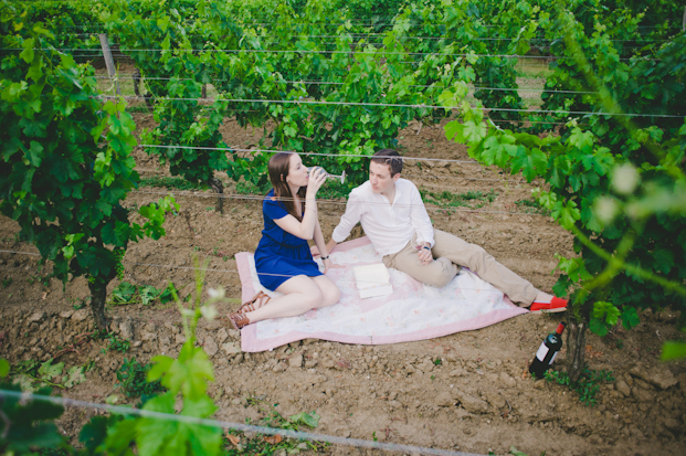 Credits photos MarionhPhotography - Seance engagement St Emilion - La mariée aux pieds nus