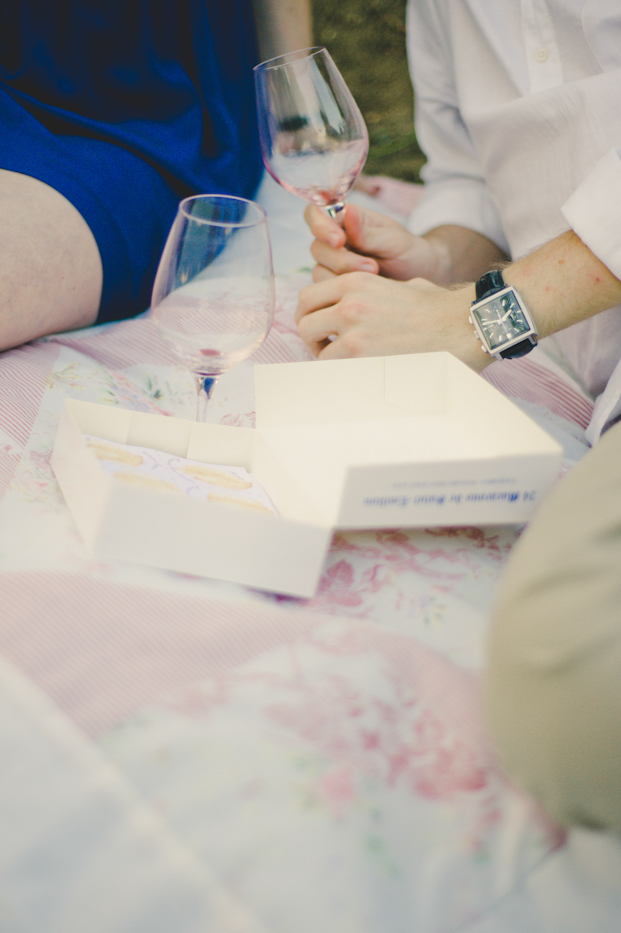 Credits photos MarionhPhotography - Seance engagement St Emilion - La mariée aux pieds nus