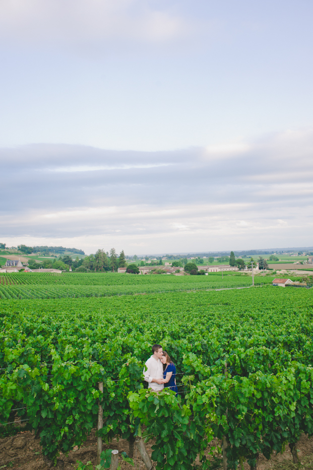 Credits photos MarionhPhotography - Seance engagement St Emilion - La mariée aux pieds nus