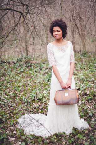 ©Marion Heurteboust - Shooting d'inspiration - Cabinet de curiosites botaniques - La mariee aux pieds nus