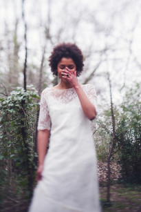 ©Marion Heurteboust - Shooting d'inspiration - Cabinet de curiosites botaniques - La mariee aux pieds nus