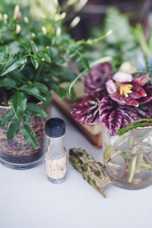 ©Marion Heurteboust - Shooting d'inspiration - Cabinet de curiosites botaniques - La mariee aux pieds nus