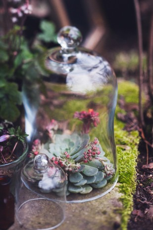 ©Marion Heurteboust - Shooting d'inspiration - Cabinet de curiosites botaniques - La mariee aux pieds nus