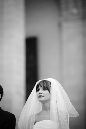 ©Photo de Famille - Mariage a la Ciotat - La mariee aux pieds nus