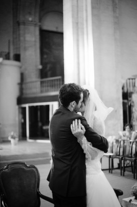 ©Photo de Famille - Mariage a la Ciotat - La mariee aux pieds nus