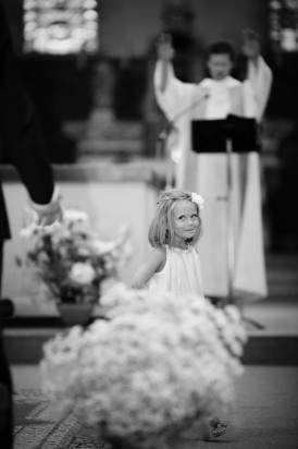 ©Photo de Famille - Mariage a la Ciotat - La mariee aux pieds nus