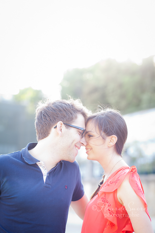 blog-mariage-la-mariee-aux-pieds-nus-photographe_engagement_couple_paris_fleurdesucre