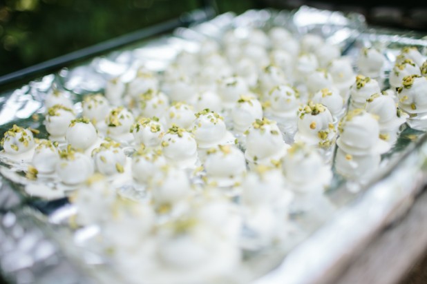 ©Troistudios - Botanic-garden-wedding-photography - La mariee aux pieds nus