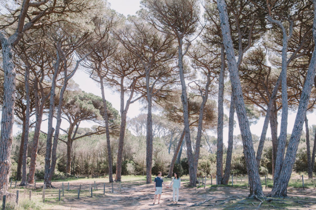 ©Troisstudios Photography - Seance engagement a Porquerolles - La  mariee aux pieds nus