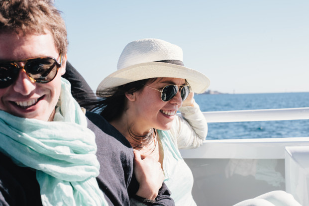 ©Troisstudios Photography - Seance engagement a Porquerolles - La  mariee aux pieds nus