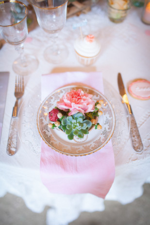 ©Julie Siddi - Un mariage colore - Shooting inspiration - La mariee aux pieds nus