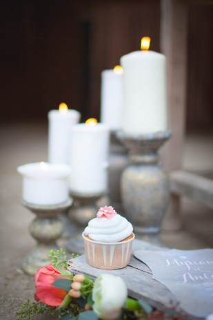 ©Julie Siddi - Un mariage colore - Shooting inspiration - La mariee aux pieds nus