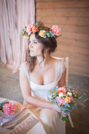 ©Julie Siddi - Un mariage colore - Shooting inspiration - La mariee aux pieds nus