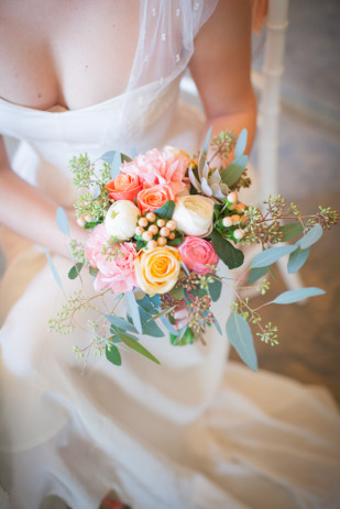 ©Julie Siddi - Un mariage colore - Shooting inspiration - La mariee aux pieds nus