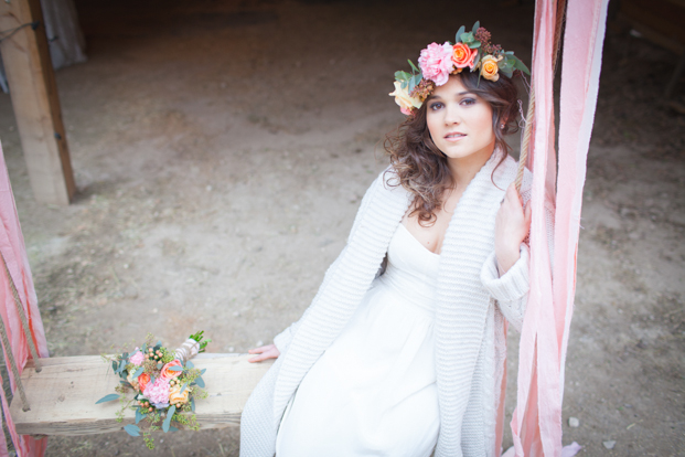 ©Julie Siddi - Un mariage colore - Shooting inspiration - La mariee aux pieds nus