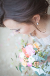 ©Julie Siddi - Un mariage colore - Shooting inspiration - La mariee aux pieds nus