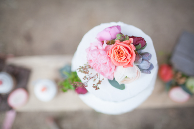 ©Julie Siddi - Un mariage colore - Shooting inspiration - La mariee aux pieds nus