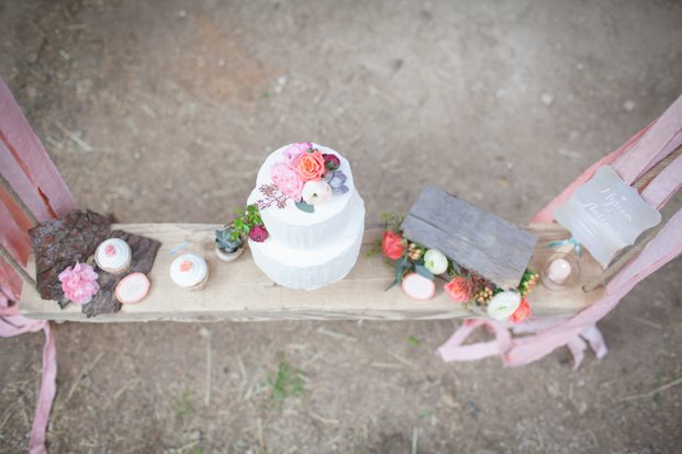 ©Julie Siddi - Un mariage colore - Shooting inspiration - La mariee aux pieds nus