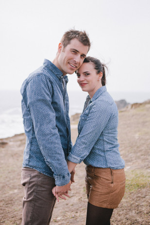 ©Sophie Delaveau - Une seance engagement en Bretagne - La mariee aux pieds nus