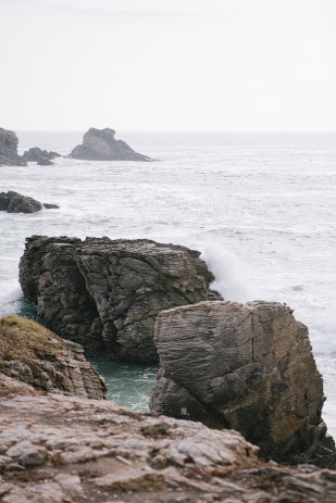 ©Sophie Delaveau - Une seance engagement en Bretagne - La mariee aux pieds nus