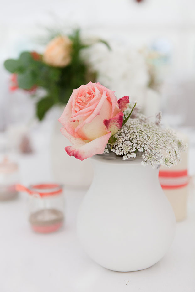 ©Sophie Delaveau - Mariage au Chateau des marais - La mariee aux pieds nus