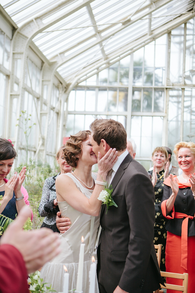 ©Troistudios - Botanic-garden-wedding-photography - La mariee aux pieds nus