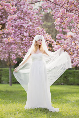 ©Claude Masselot - Accessoires de mariage Rhapsodie - La mariee aux pieds nus