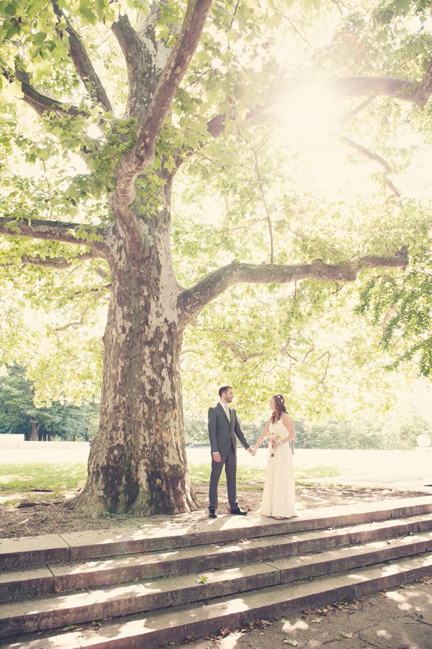 ©Anne-Claire Brun - Mariage sur le theme des livres - La mariee aux pieds nus