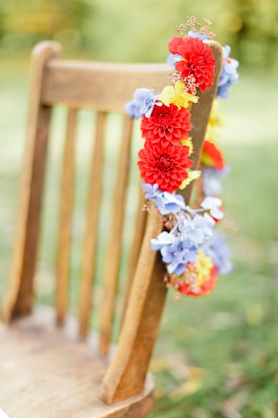 Xavier Navarro - Shooting inspiration - Mariage rustic rouge, bleu, jaune - La mariée aux pieds nus