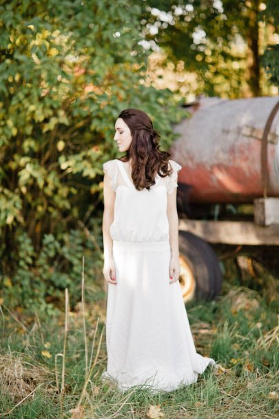 Xavier Navarro - Shooting inspiration - Mariage rustic rouge, bleu, jaune - La mariée aux pieds nus