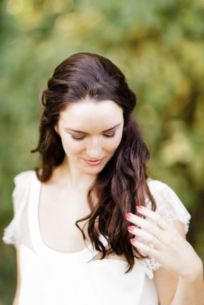 Xavier Navarro - Shooting inspiration - Mariage rustic rouge, bleu, jaune - La mariée aux pieds nus